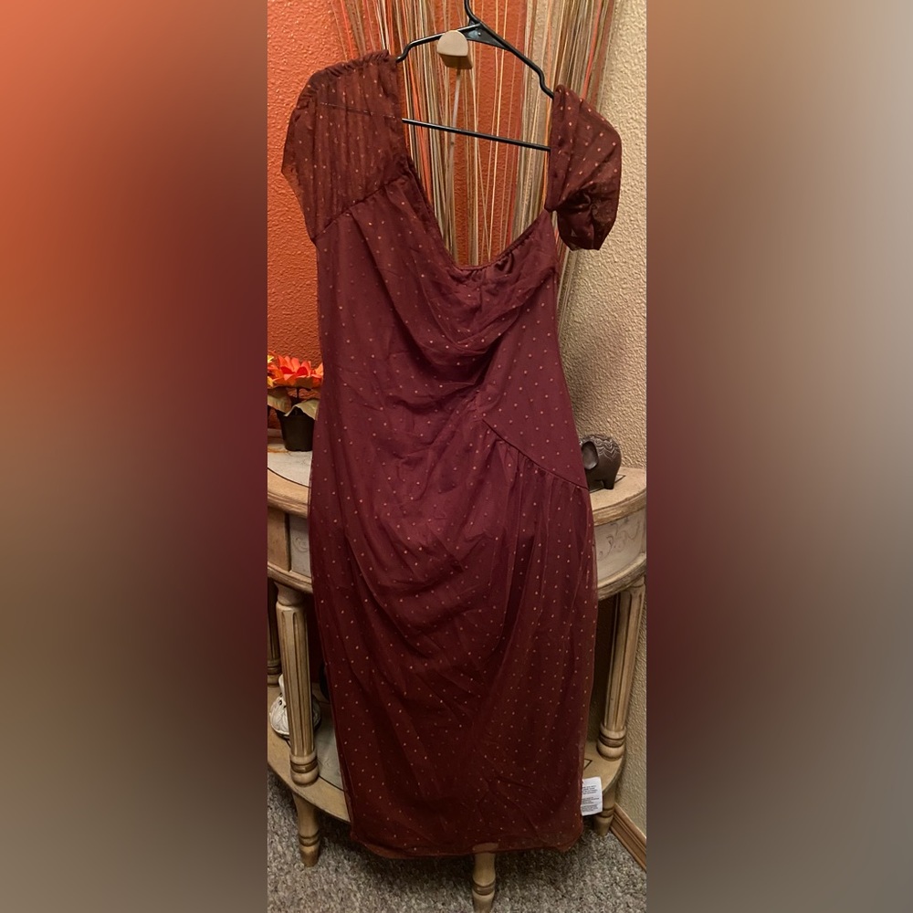 ASOS DESIGN - NEW - fallen shoulder ruched dobby mesh midi dress - Picture 7 of 12
